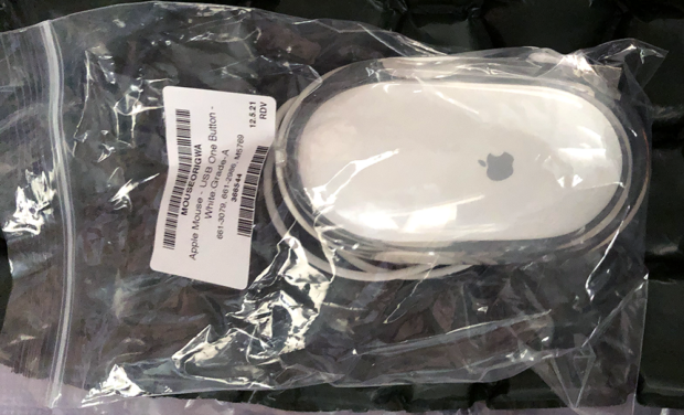 配送されてきた「Apple」純正USB有線マウス