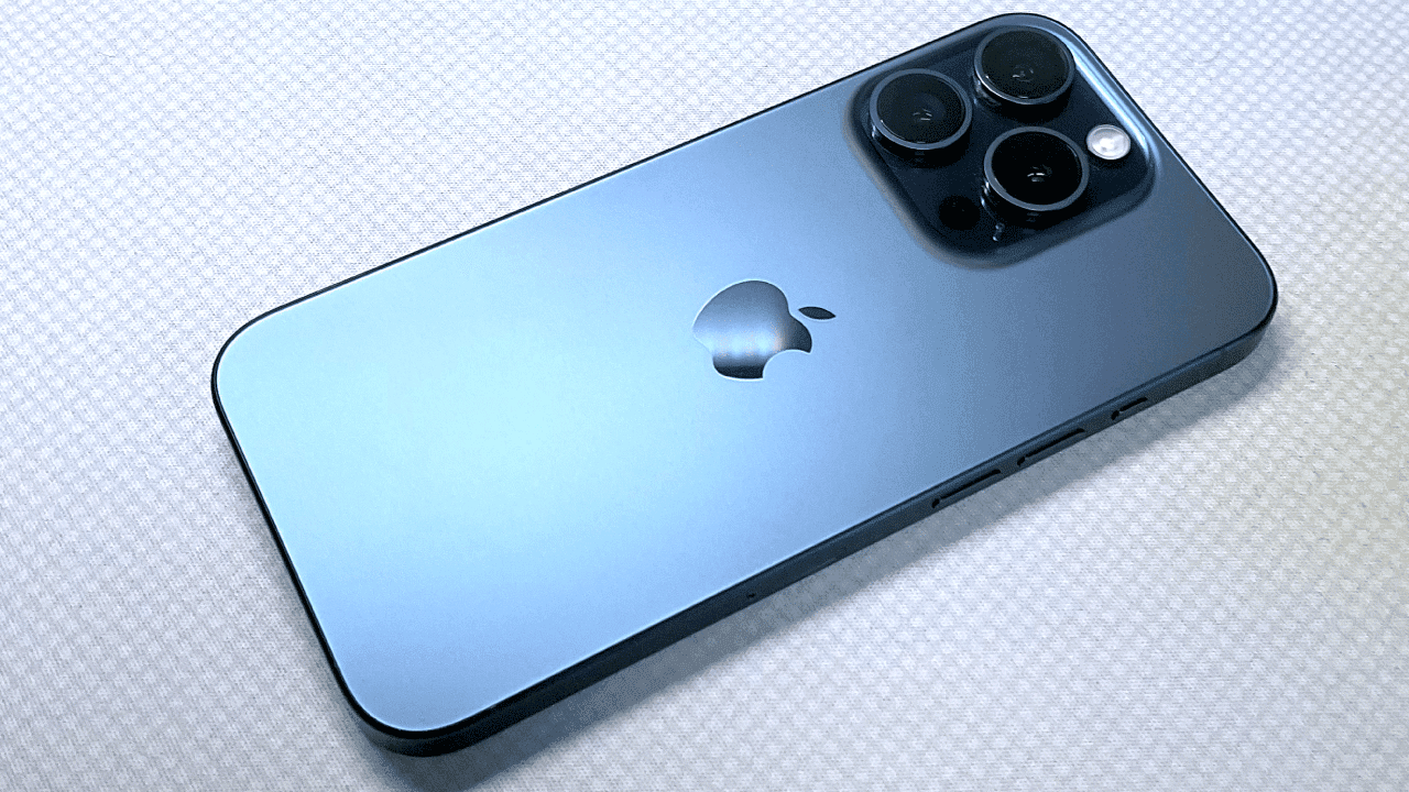 裸族の「iPhone 15 Pro」